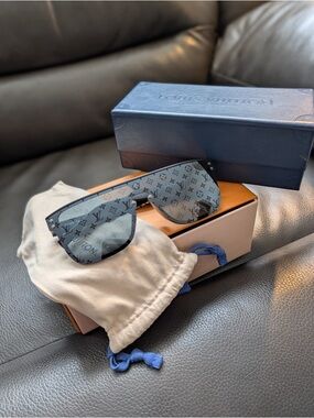 Louis Vuitton Matte Black Logo Sunglasses with Dark Lenses